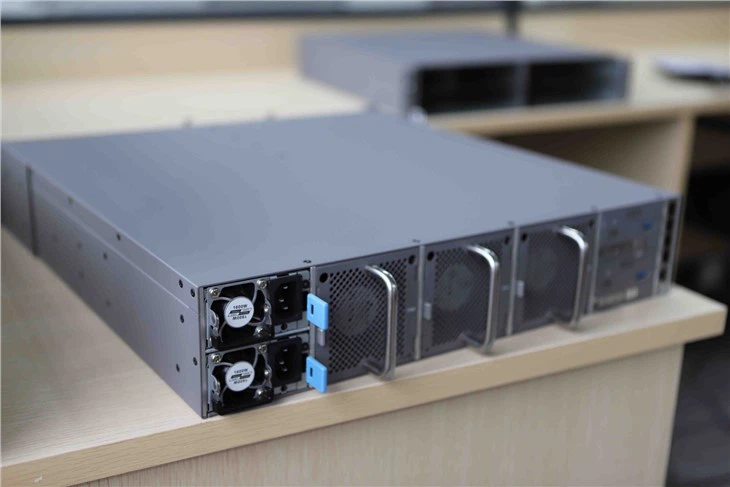 Converged Packet Optical HT6800-6.4T DCI DWDM Transmission Platform